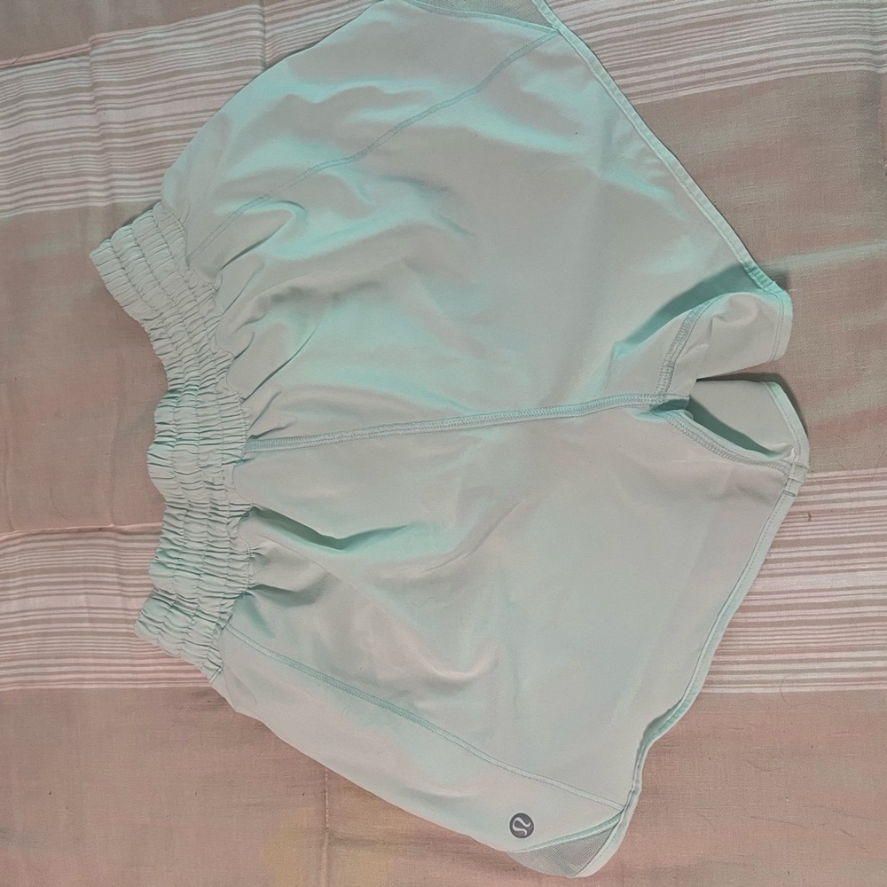 Lululemon size 4 Hotty Hot high rise shorts 4”